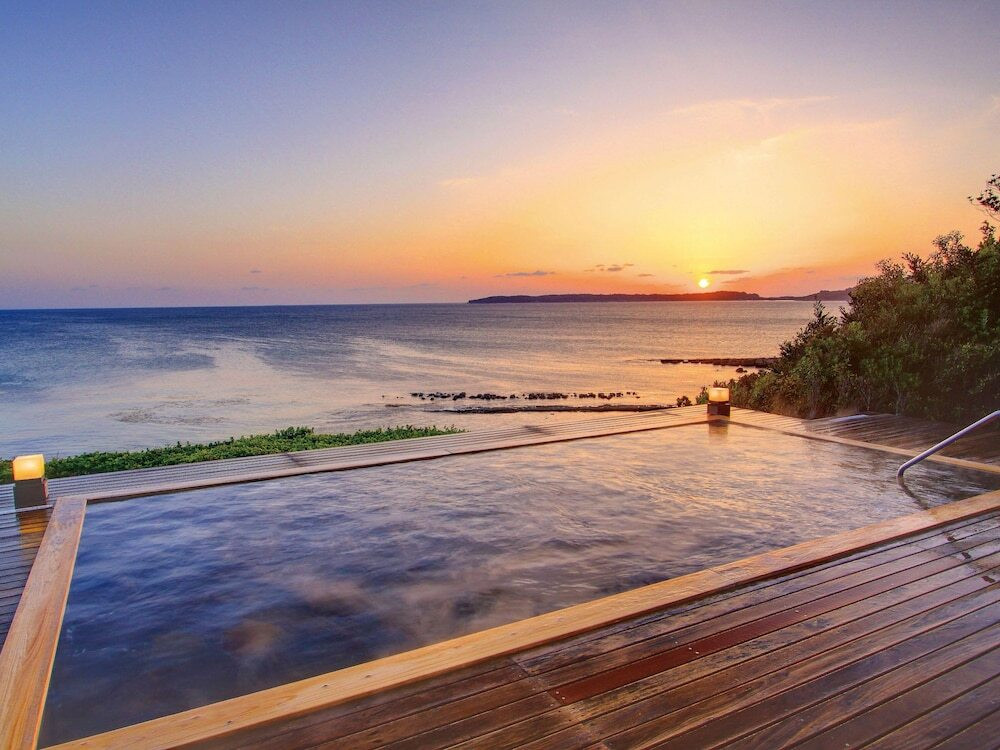 キッズコーナーもあるバイキングやプールにワクワク♪4253198