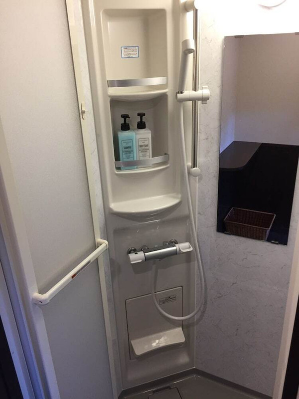 バスルームのシャワー