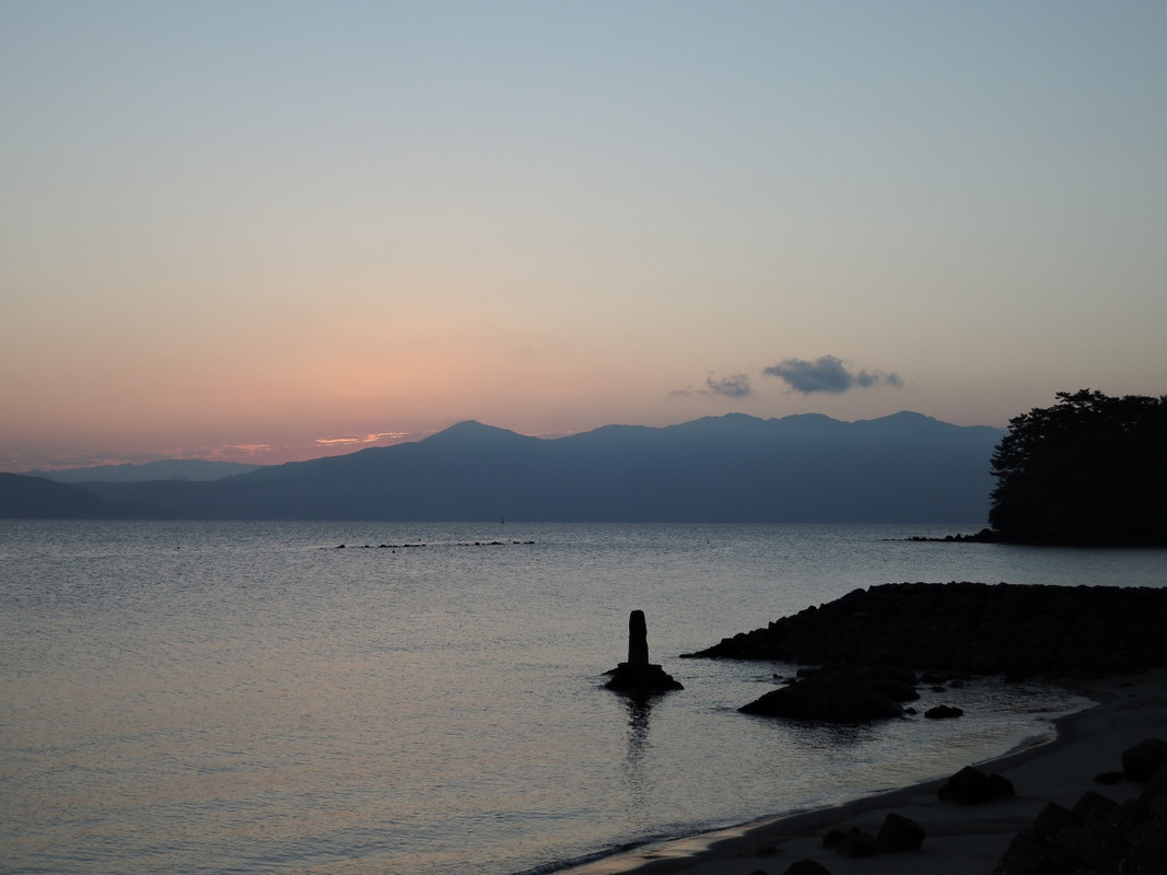 部屋から見える朝焼けシーン