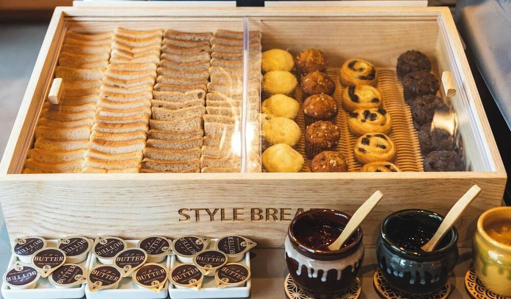 朝食ビュッフェ パン / 5