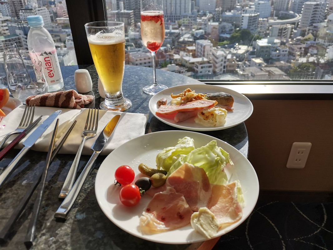 ラウンジ朝食