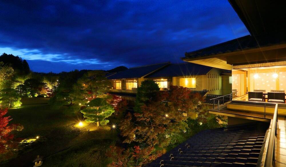 夜の庭園を散策 / 5