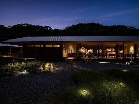 直島旅館 ろ霞 / 1