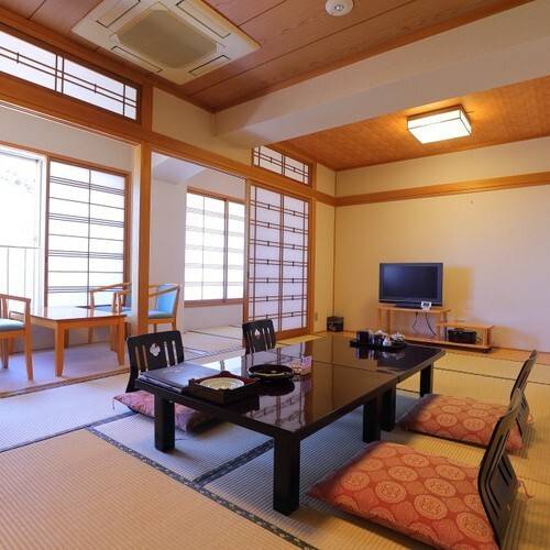 本館広縁付きデラックス和室 / 1