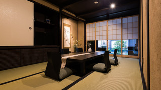 一軒家 (ダブルベット1, シングルベット2, 布団2)