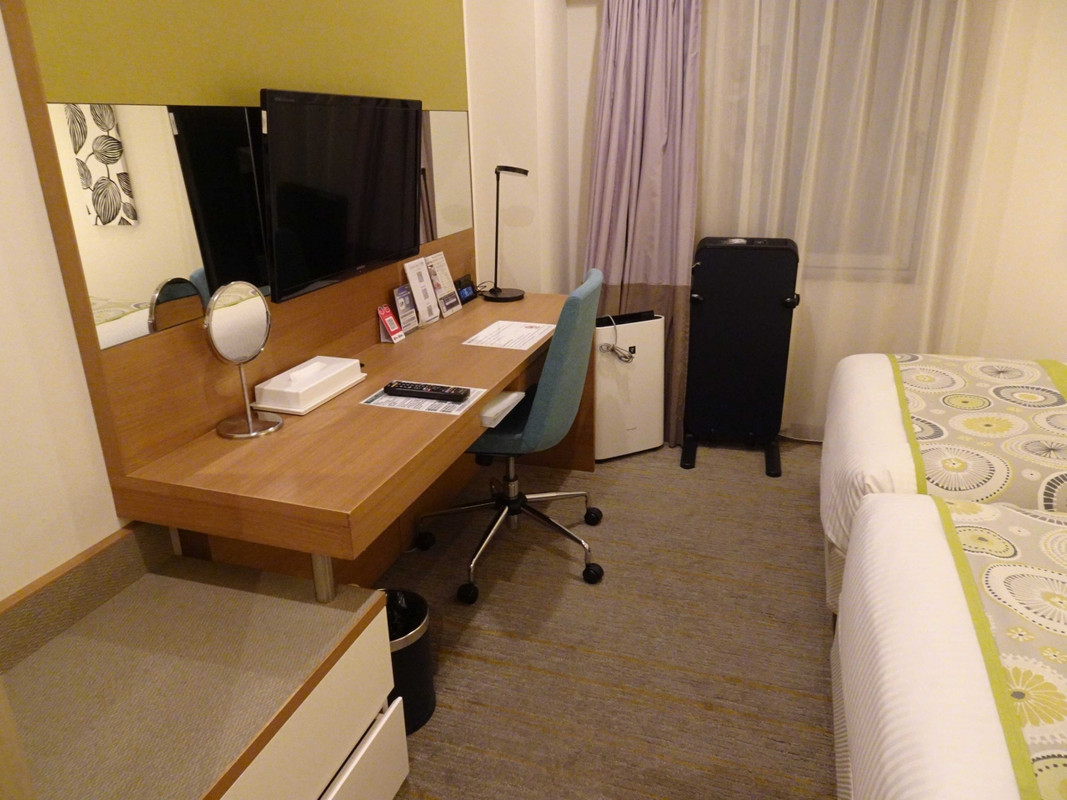 机周りは広いですが、窓の羨望は無し