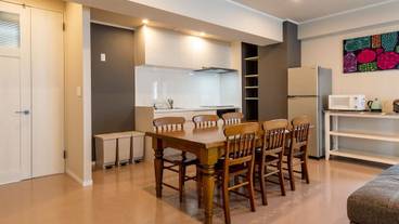 客室内のダイニングエリア / 20