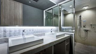 [ジュニアスイート] シモンズ社製ベッド幅110cmx2台、97cmx2台(禁煙)