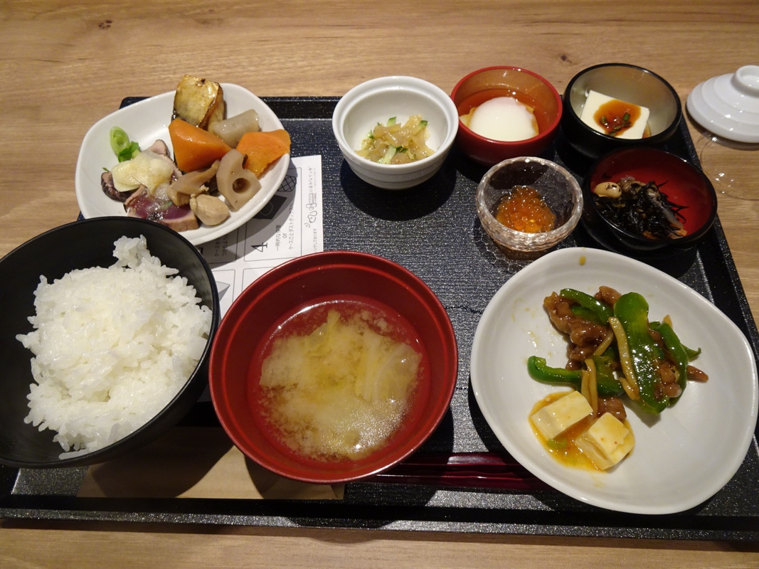 １巡目の皿です　この後2回お代わりしてます