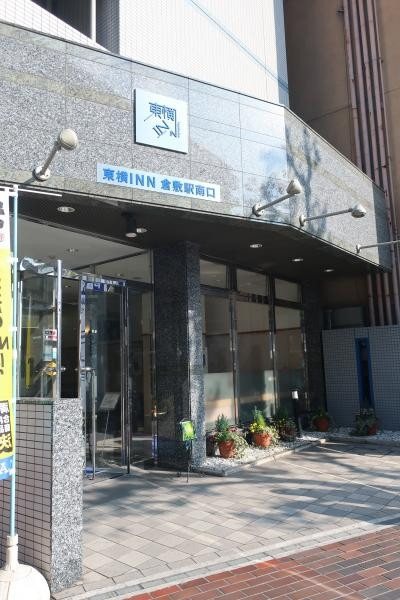 隣りにコンビニがあります