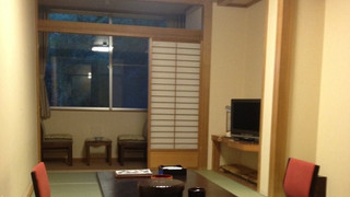 窓の外は駐車場…でも他は通常通り♪【ちょっと訳ありな９畳】 [和室] [禁煙]