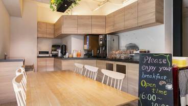 朝食スペース / 12