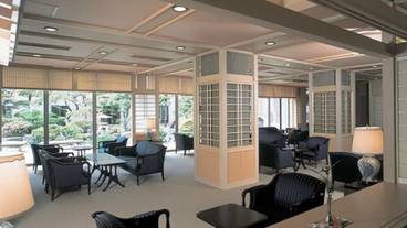 ロビーラウンジ / 3