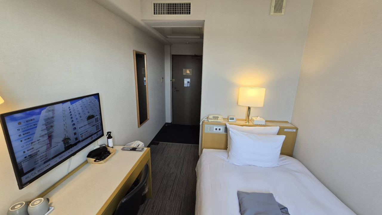 ベッドの右上の換気扇が結構音がする