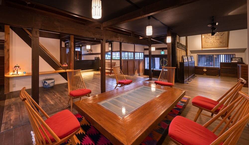 フロント・ロビー / 2