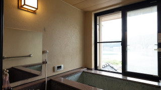 たまゆら湖側 展望風呂付き（沸かし湯） 和室12畳＋キングベッド