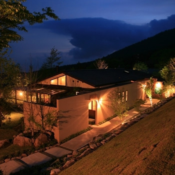 都会では味わえないひとときを届ける、森の中の人気施設3483742