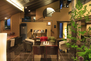 心地いいBGMが流れるロビー