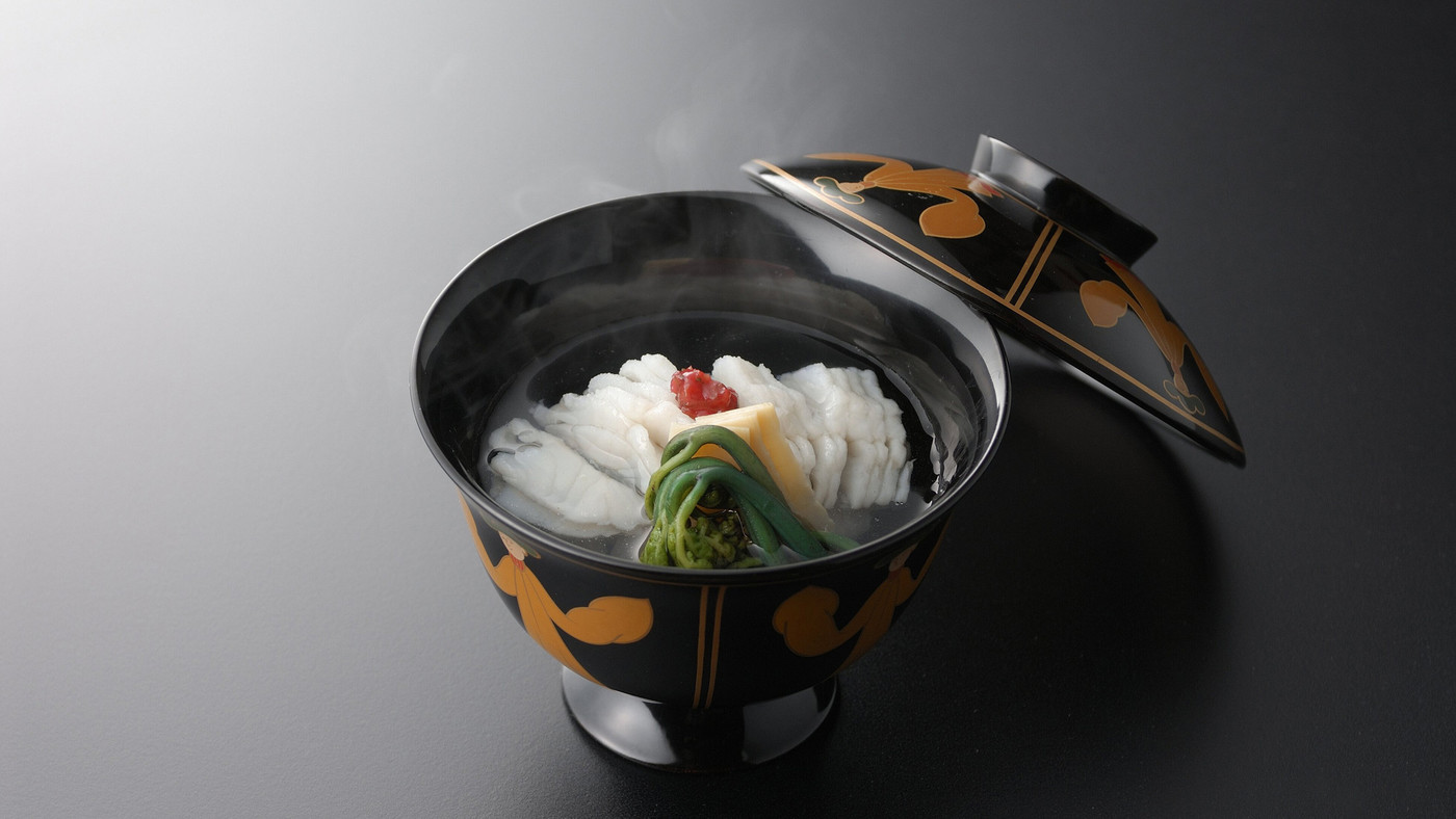 飛騨川ぞいに建つ全264室の大型旅館4266524