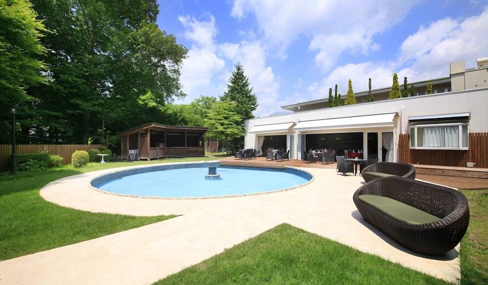 美しい中庭や
チャペルを眺めて / 1