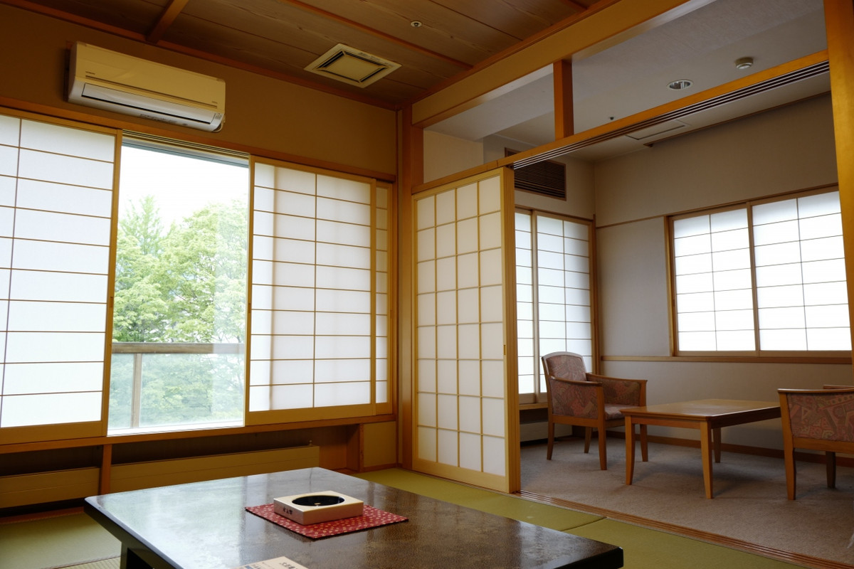 通された3階の和室。広くて綺麗です。