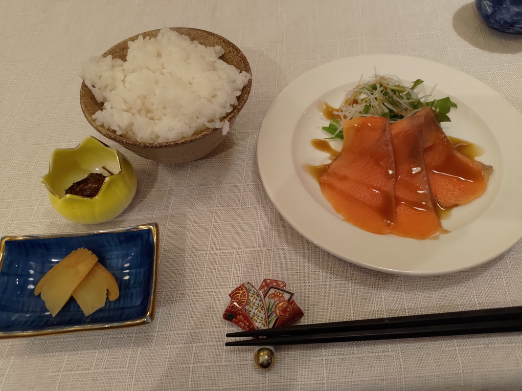 夕食の自家製スモークサーモン