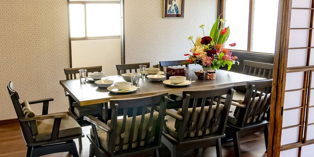 客室内のダイニングエリア