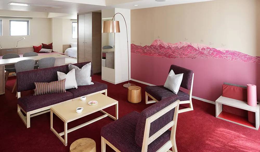 ピーマン通りに面した客室は「レジデンスルーム」。こちらの開放的なレジデンステラス付の他、愛犬と過ごせる客室や露天風呂付き客室など多彩です。