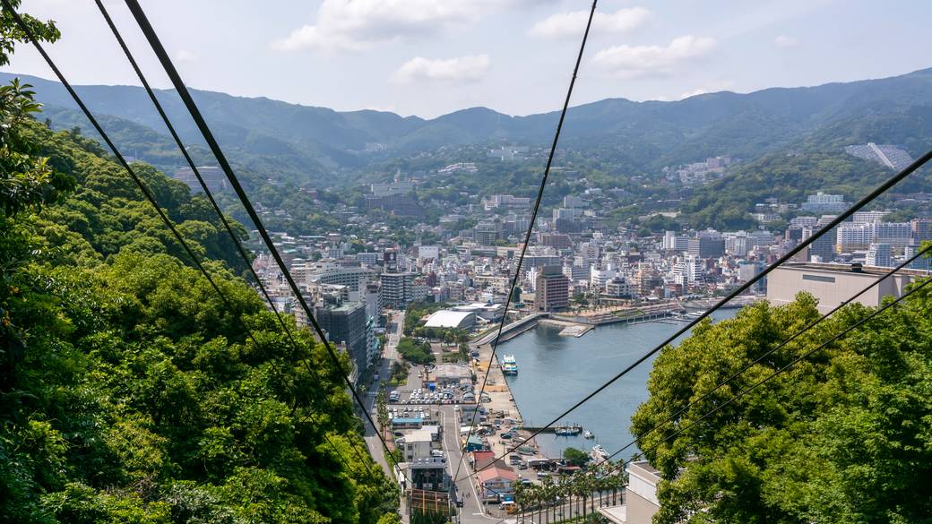 ロープウェイで
「熱海城」へ / 1