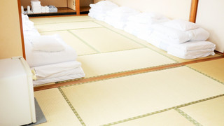 和室17畳・バストイレ共用　喫煙可能