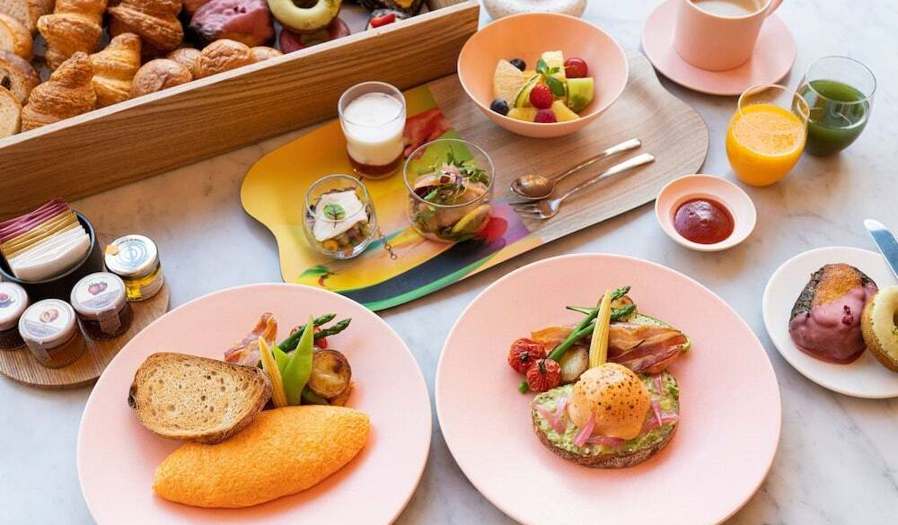 フレンチレストランで
見た目も映える朝食を / 1