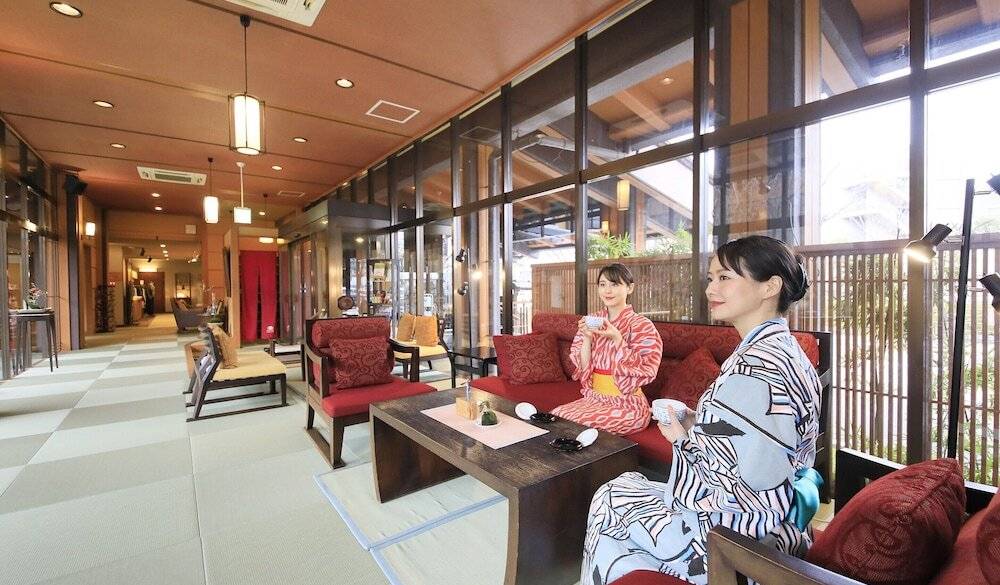 おもてなし溢れる
館内施設を散策 / 4