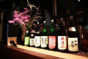 バーには箱根近郊の地酒や銘柄酒が