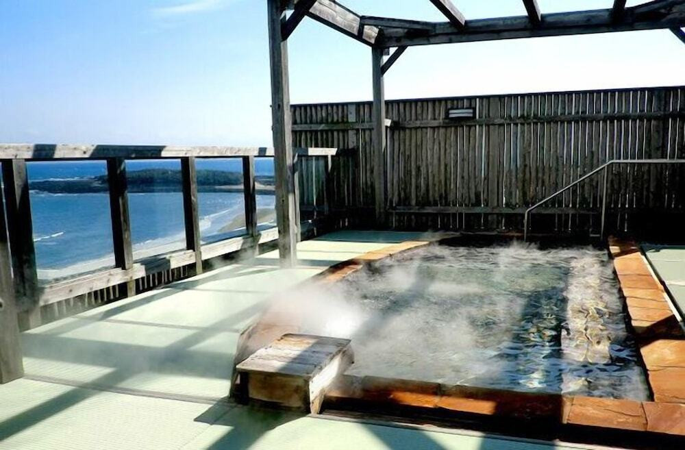 海水浴場が目の前!遊んだあとは絶景の温泉でゆっくり4071299