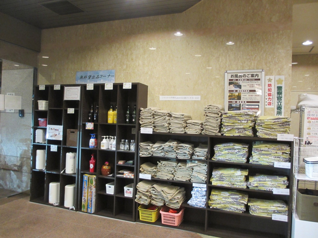 ロビーで必要なものを選んで自室へ