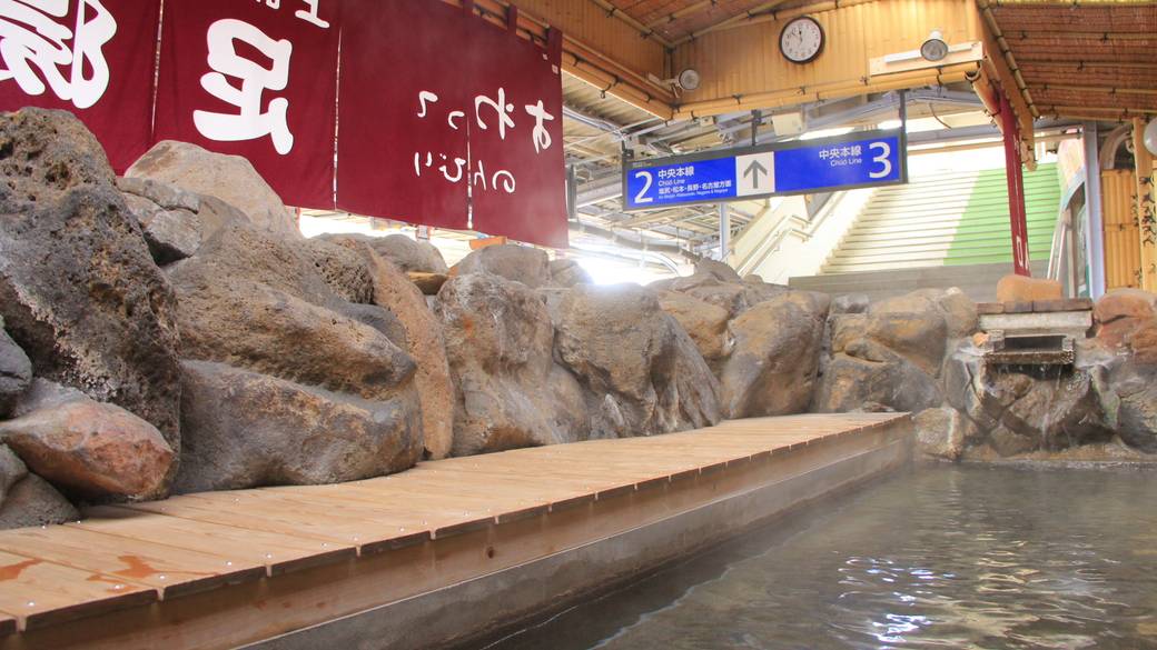 JR上諏訪駅の足湯 / 2