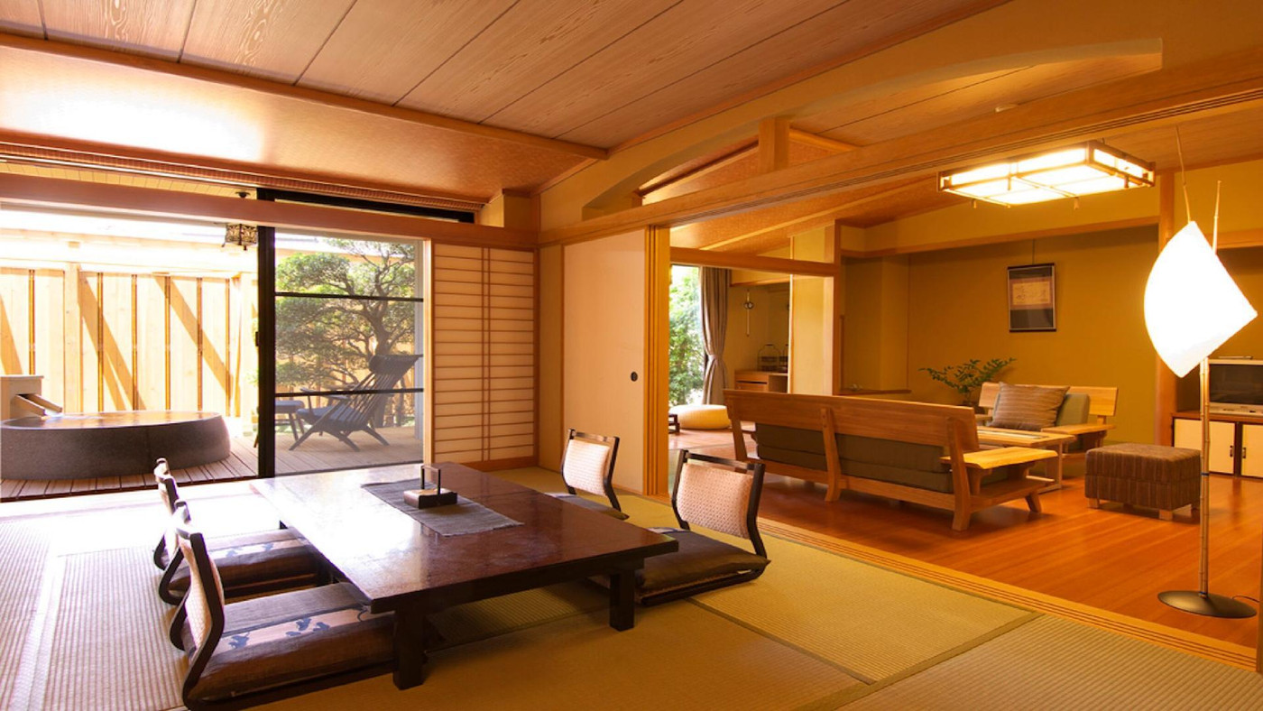 のんびり足湯♪広大な日本庭園がある純和風温泉旅館3457850