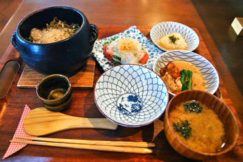 「カエデナ」料理 631493 豚と高菜の土鍋ご飯