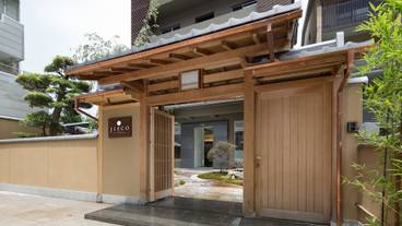 施設の入り口 / 13