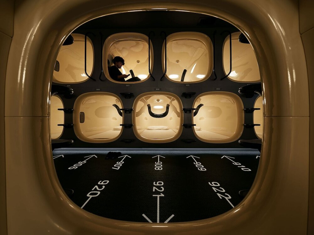 9. 宇宙船の中にいるみたい☆新感覚のカプセルホテル「ナインアワーズ名古屋駅」3516465