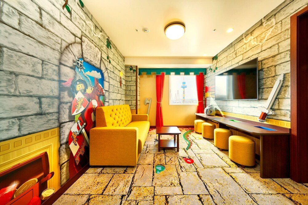 「レゴランド」で遊んだ後もホテルのプレイルームやプールでまだまだ遊べる♪4057279