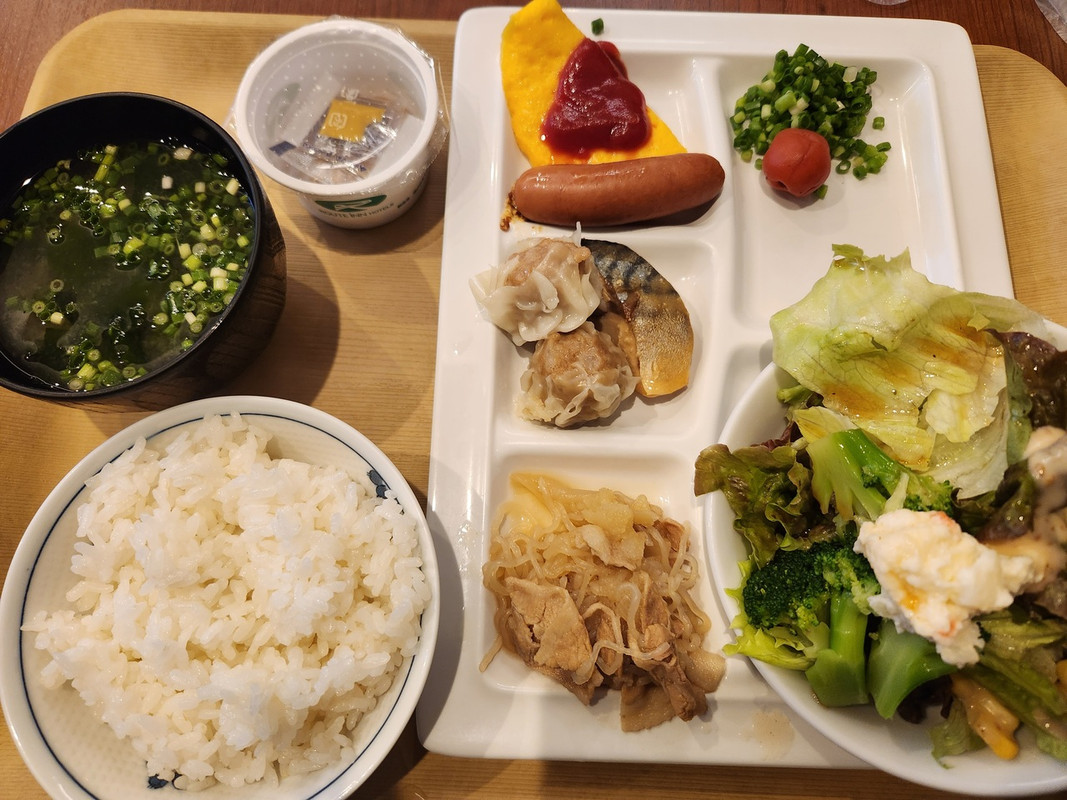 朝食。日替わりのオススメが2種