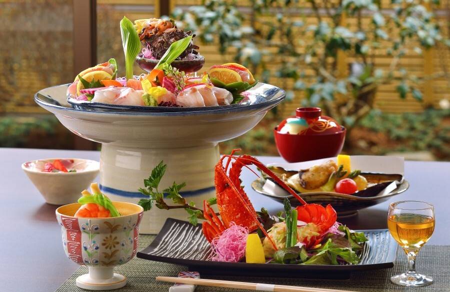 房総の新鮮な海の幸を
個室で贅沢に / 1