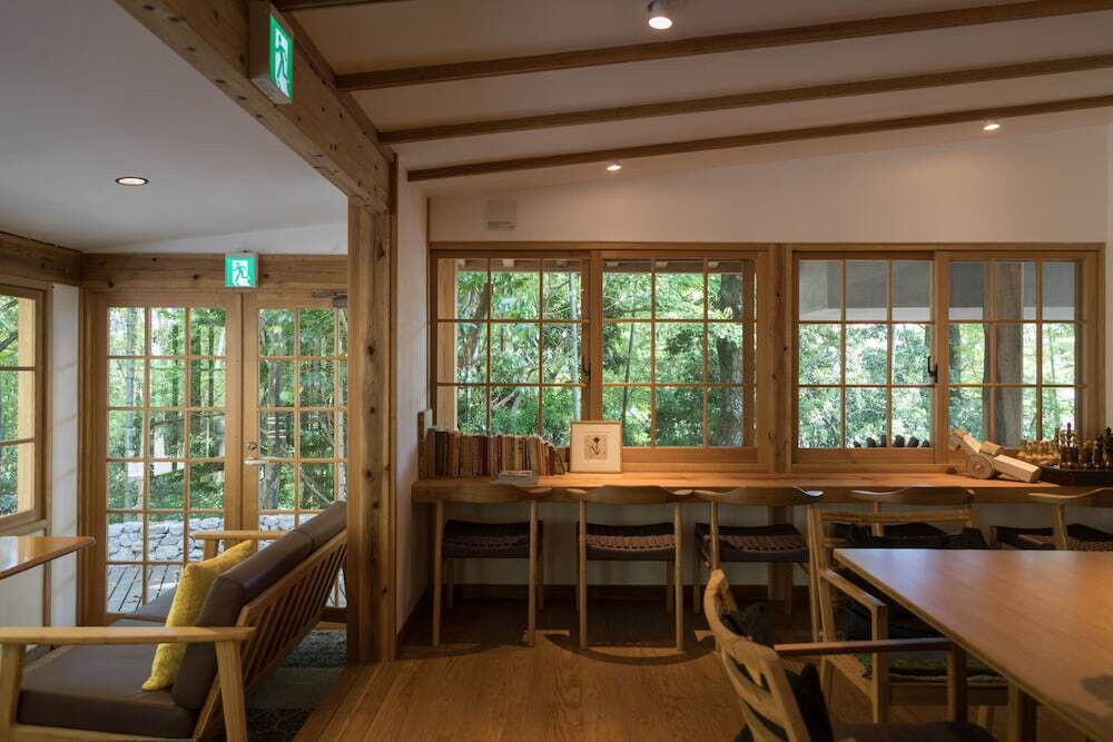 ロビーラウンジ