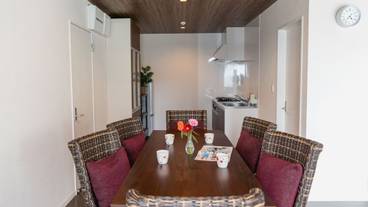 客室内のダイニングエリア / 16