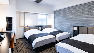 トリプルルーム シングルベッド 3 台 喫煙可