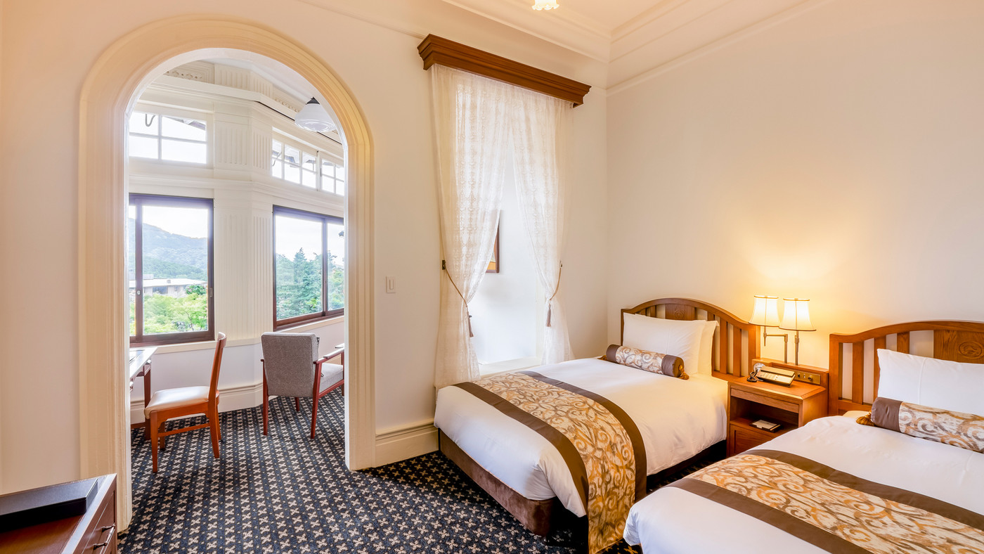 箱根のクラシックホテルで、あなたも物語の主役に。4248017