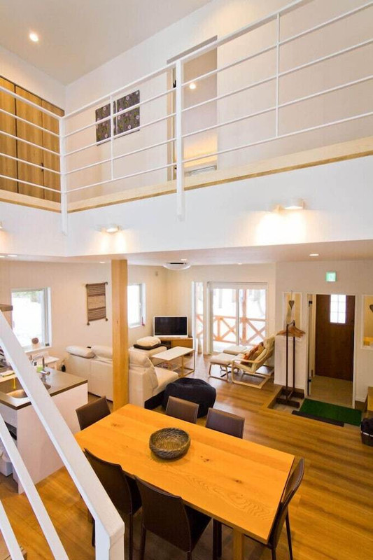 客室内のダイニングエリア