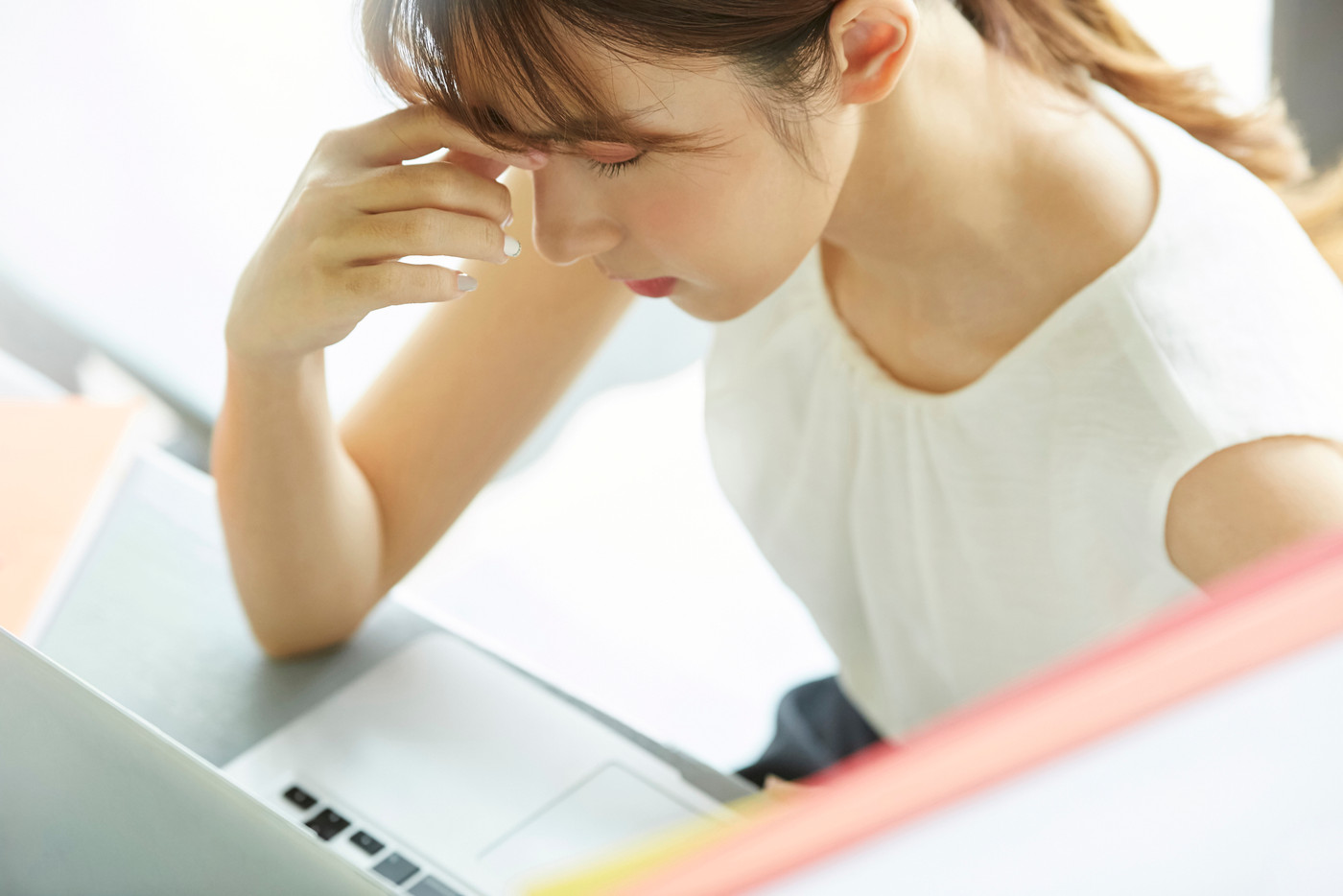 ビジネスウーマン　ネガティブイメージ