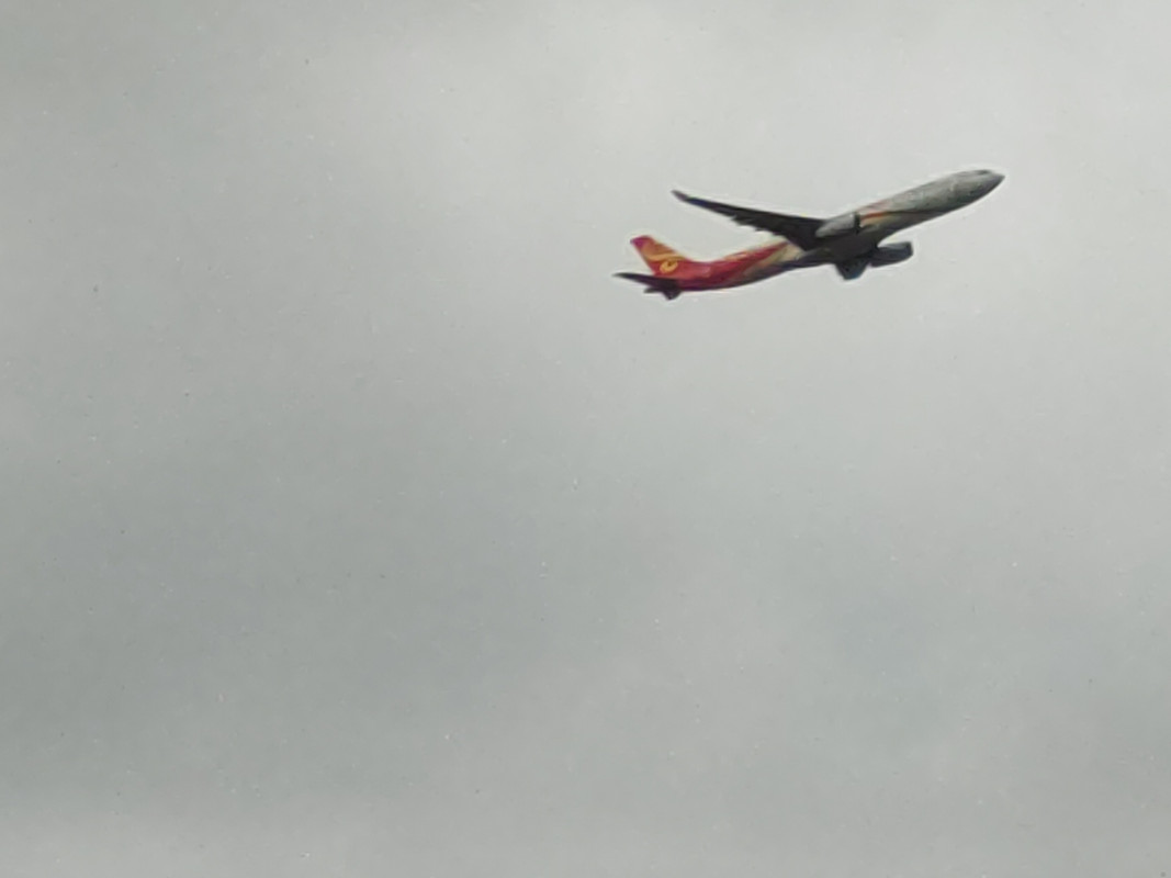 窓から見える飛行機